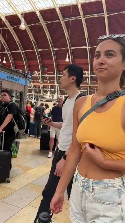 Strolling through Paddington Station 😁…
