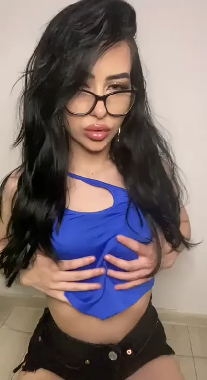 [IG] Kinda embarrassed that my boobies are too small