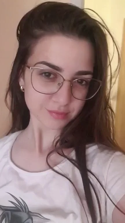 [TW] Cutie's got a little bit of a butt on her too