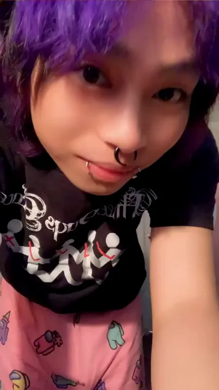 Would you top a 4'10 tgirl? Or the other way around :)