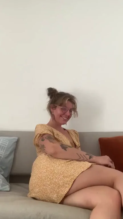 Glasses Slut in Sundress Teases Juicy Booty 🍑👓
