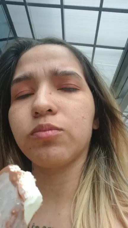 i step to get so horny when i flash outside