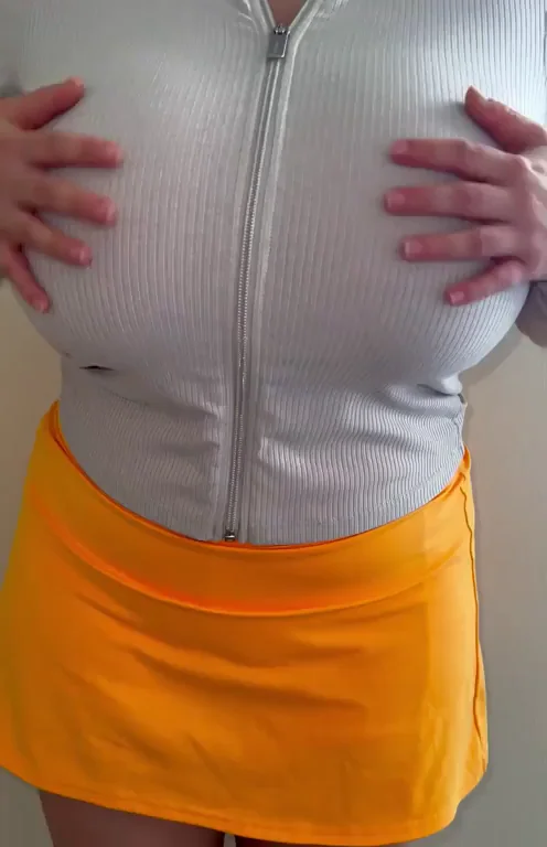 Lucky hand gets to play with my H cups