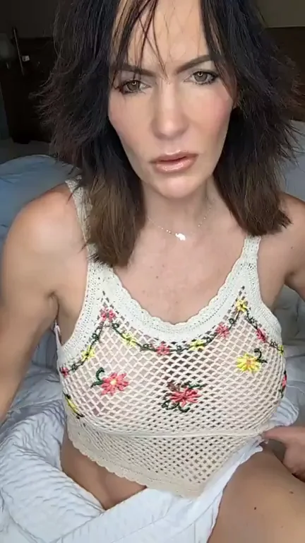 MILF Tease: Pussy Spread for Hungry Cocks 🍑💦