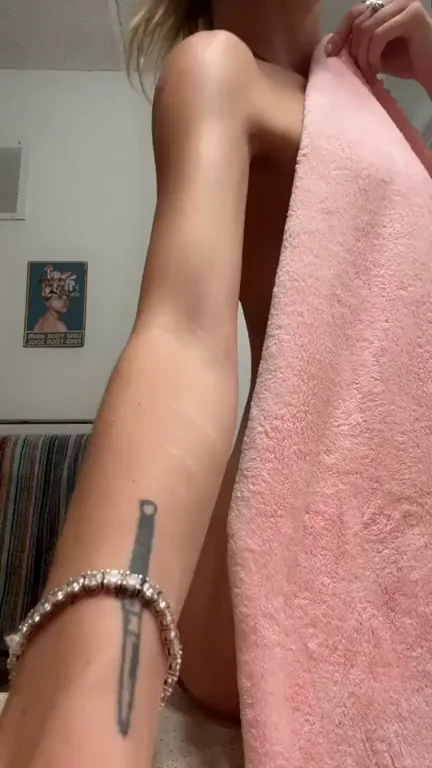 🍑 18yo Slutty Ass Tease: Ditch GTA 6 for This Juicy Booty? 🔥