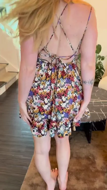 Thick PAWG Hotwife Serves Up Her Juicy Dinner Booty 🍑