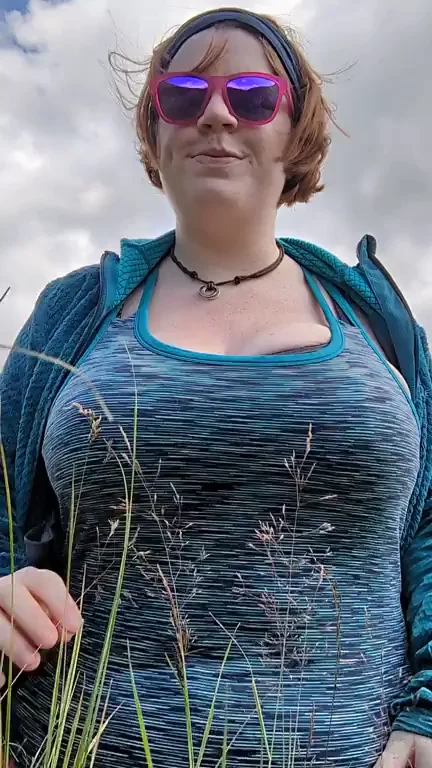 Mid-Hike Titty Drop Bombshell 😍💦
