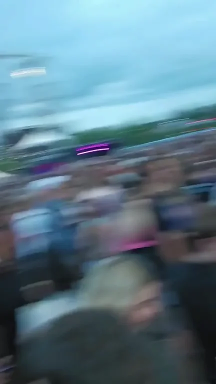 Public Concert Titty Drop Bombshell! 🎸🍈🍈