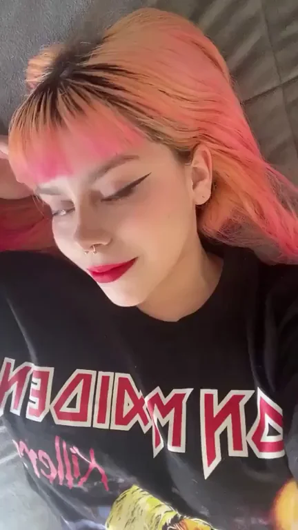 I don't want you looking at my eyes, I want all your attention in my tits ;)