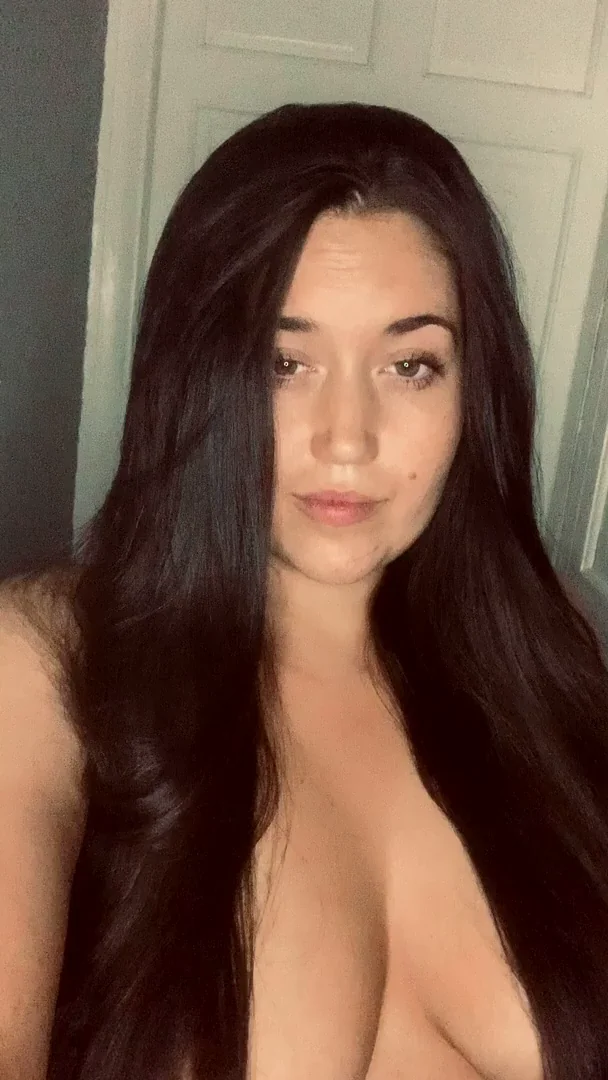 Pros of Dating Me: Work Tease Vid with My Huge Tits Out 😈🍑💦