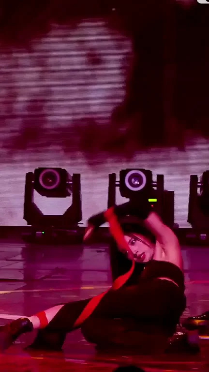 🔥 Jiwon from Cherry Bullet Dances Like a Slutty Kpop Temptress 💋