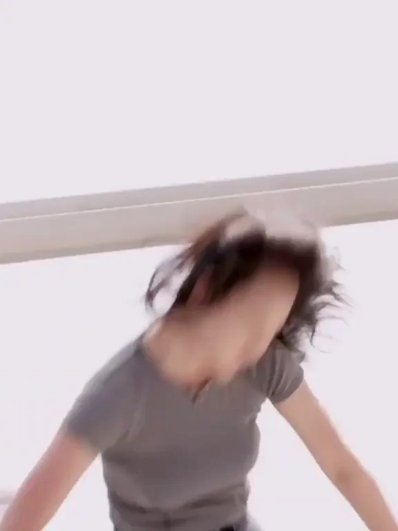 Weeekly Soojin - Hair Play