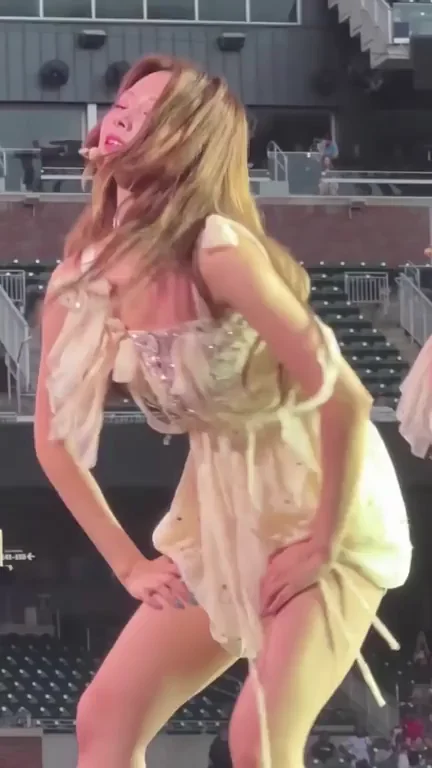 Tzuyu's Slutty Stage Tease 💦 Kpop Fap Fuel 🔥