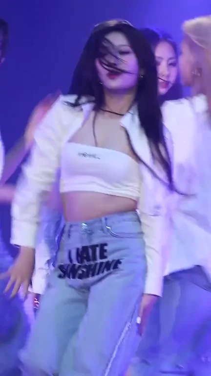 Purple Kiss - Chaein