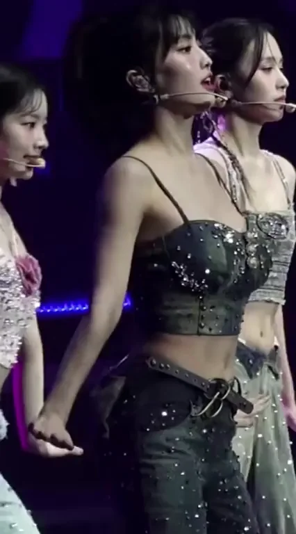 TWICE - Momo