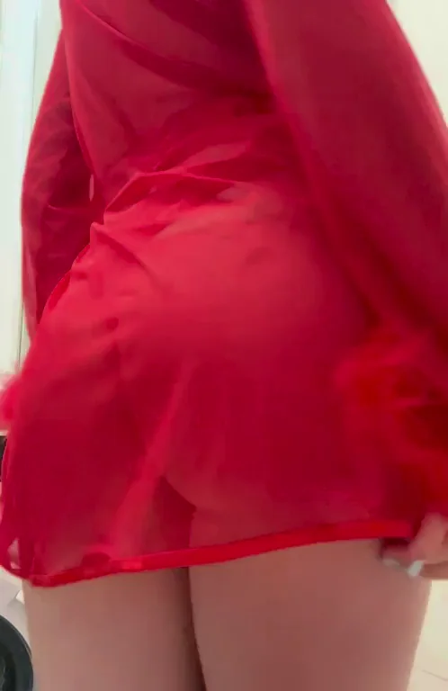 Thick Slut's Invitation: Panties Aside for Older Daddies