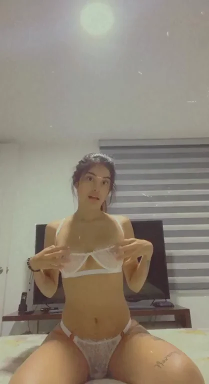 [TW] My tits are tiny, but my pussy is even tinier