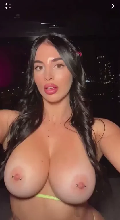 Social Media Slut Begs: Fuck Me Raw, No Pulling Out!