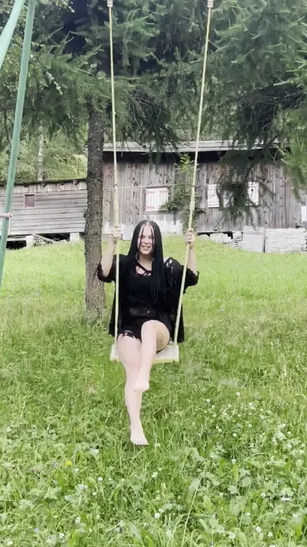 Have you ever see titty drop on a swing?😁‡[OC]