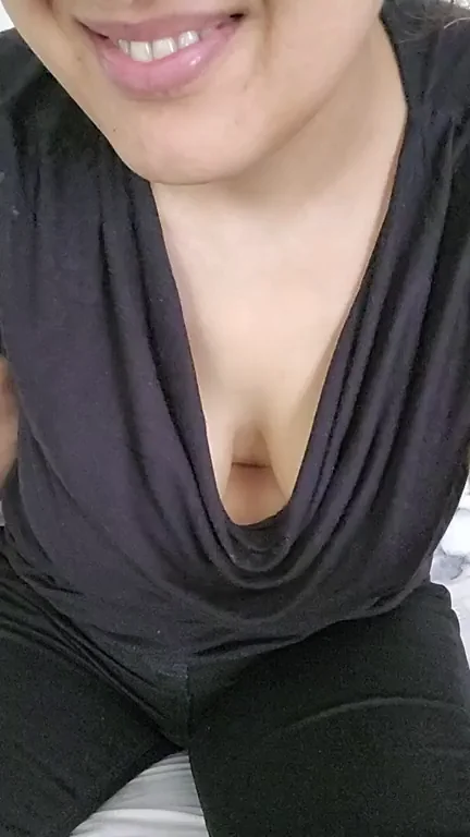 😘 Hello Sunday Downblouse Tease 💋