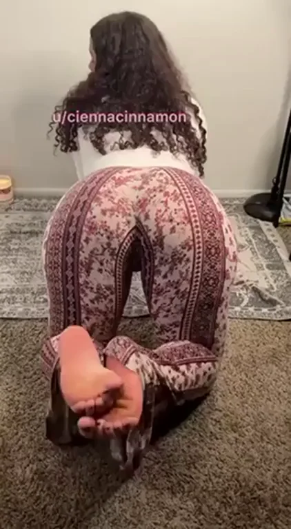 Pants Failing Hard: Thick Ebony Ass Explodes Out!