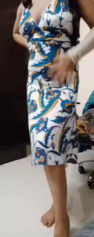 🔥 Too Hot to Handle: Desi Babe Strips Off Her Dress & Flashes Massive Tits 🍈🍈