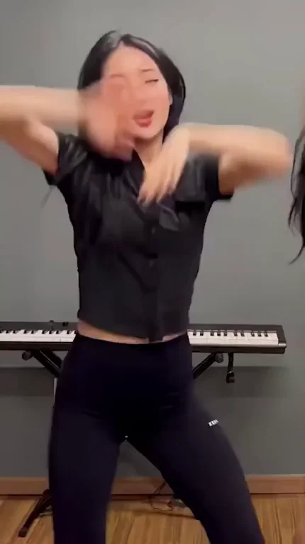 ICHILLIN' - E.JI