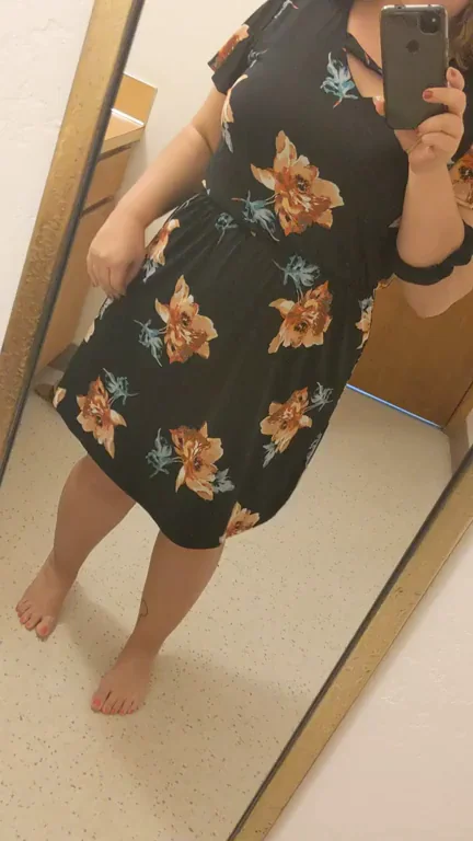 No Panties Thursday at Work? 😈👗🔥 (f)