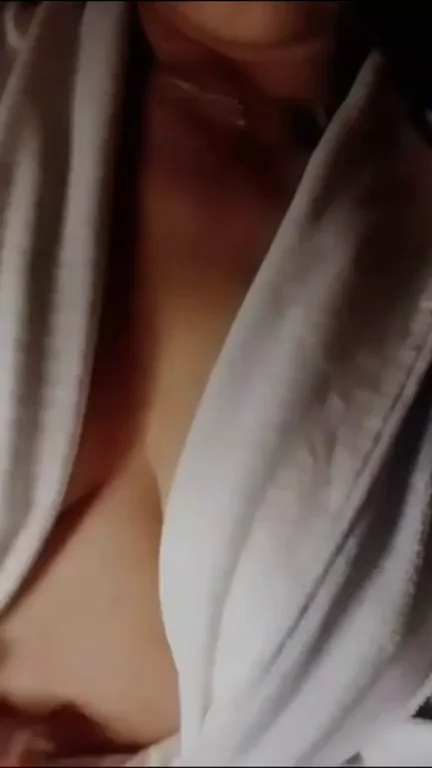 Come Suck These Juicy Dyke Tits Baby! 🍈🍈💦