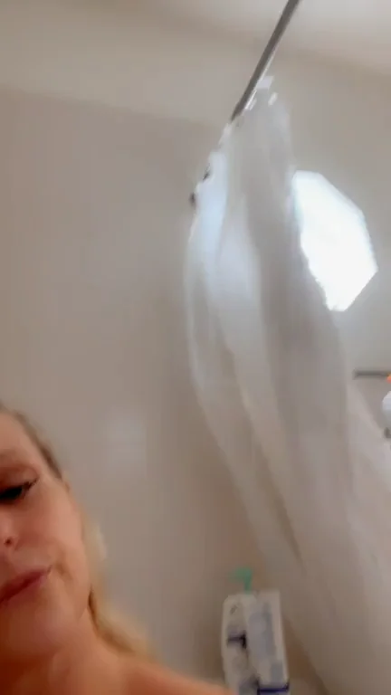 Kids Asleep, Horny Mommy Needs Dadbod Dick 🍆🛁💦