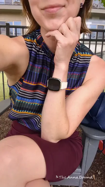 Workday Hunger Hits Hard: MILF Spreads & Fingers Her Wet Pussy 😈🍑