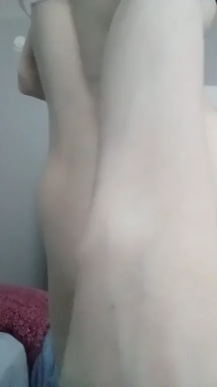 Squatting for This Perfect Petite Peach 🍑💦