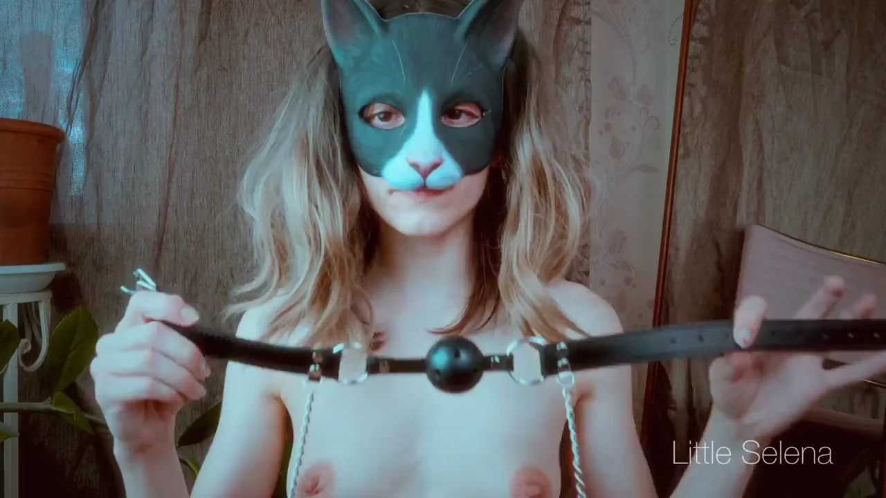 The little kitty was left alone at home with only big toys around. What happened next? [F24]