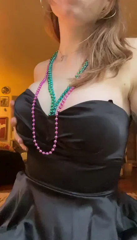 When we get back to our hotel, I'll take my dress off just like this 🥵