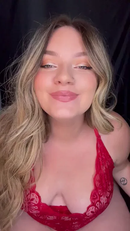 🍑 Chubby Thick MILF's Fuckable Curves in Red Lace 🔥