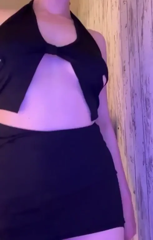 i was trying to be fuckdoll but my roommates almost walked in!!