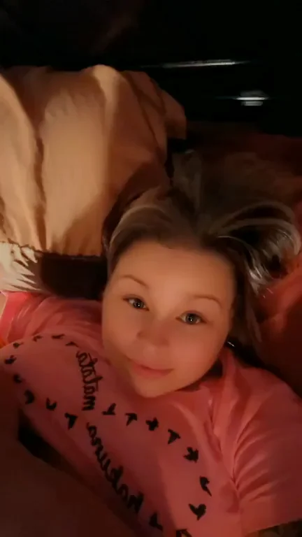 Thick Cutie Folds Up Her Juicy Ass for Pussy Play 😈🍑