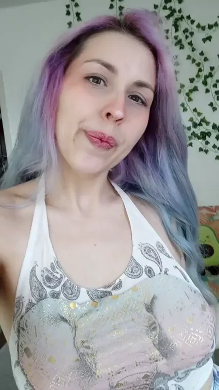 always trying not to flash my nipples and always failing ?