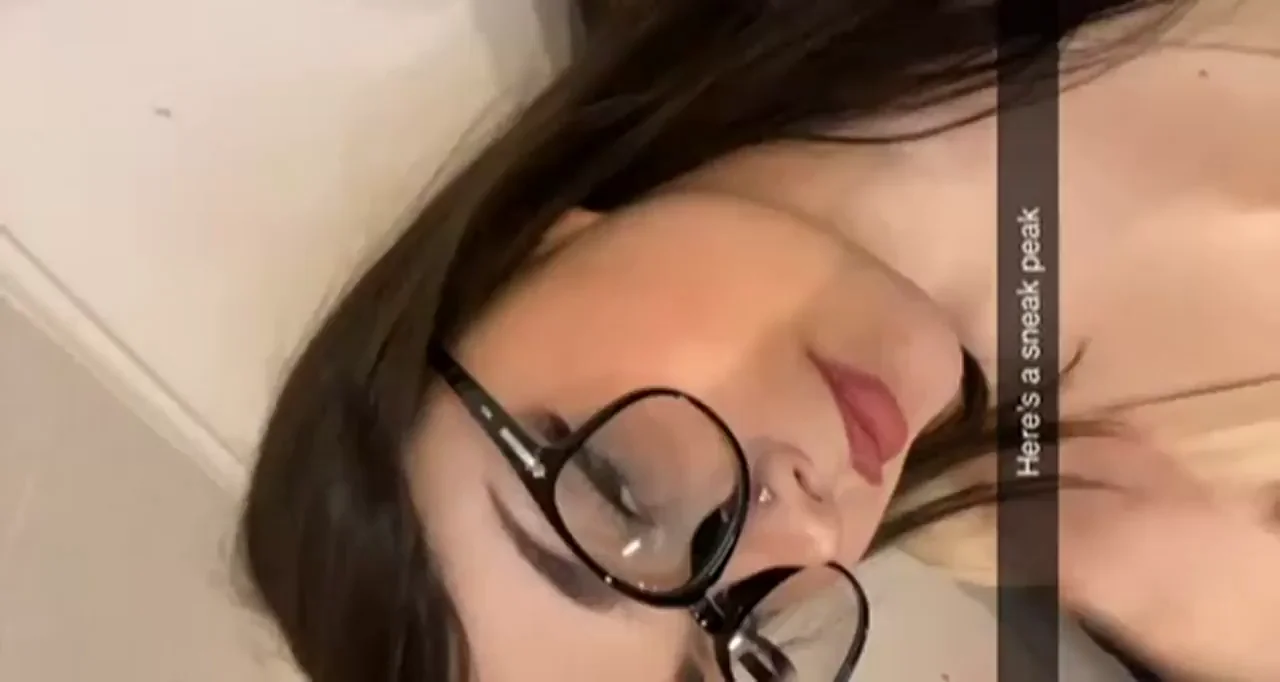 Glasses Slut Craves Your Thick Creamy Load in Her Wet Cunt 💦👓