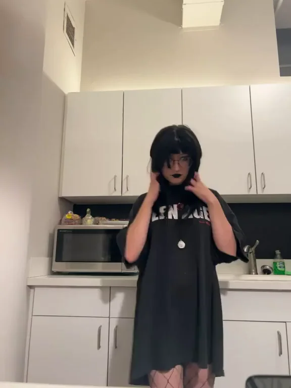 goth girl titty drop ðŸ§›ðŸ»"â™€ï¸ðŸ–¤