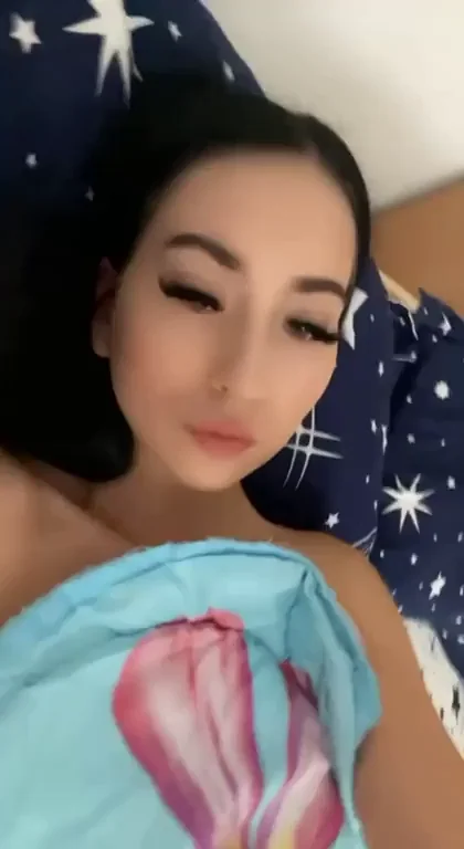 Here's my natural titties for you to suck 😁‹ [Gif]