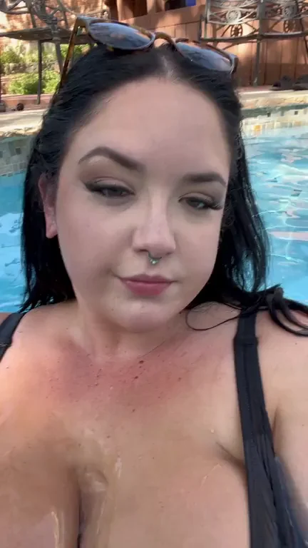 I'm in the sun sometimes 🤤·ðŸ»"â™€ï¸ðŸ–¤