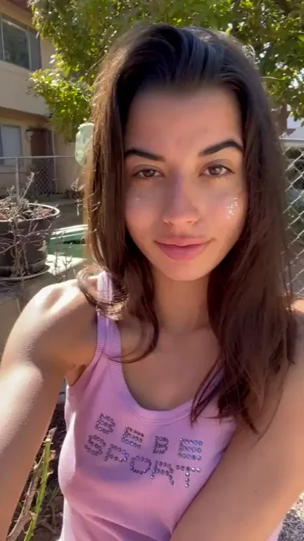 flashing my neighbours in the morning with my 18 yo tits is so fun :)
