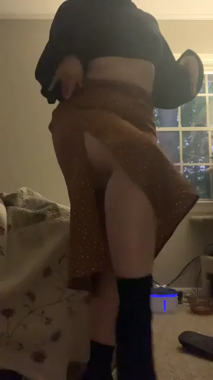 Hot Dyke Babe Teases Her Tits and Ass in Sultry Strip Show