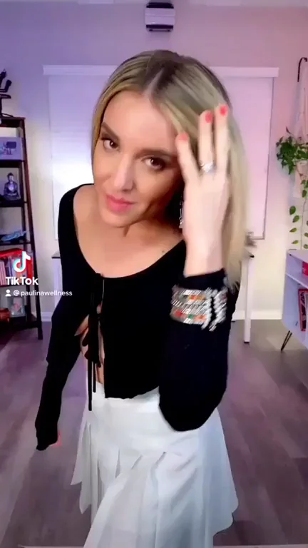 Petite thot has the underboob game on point