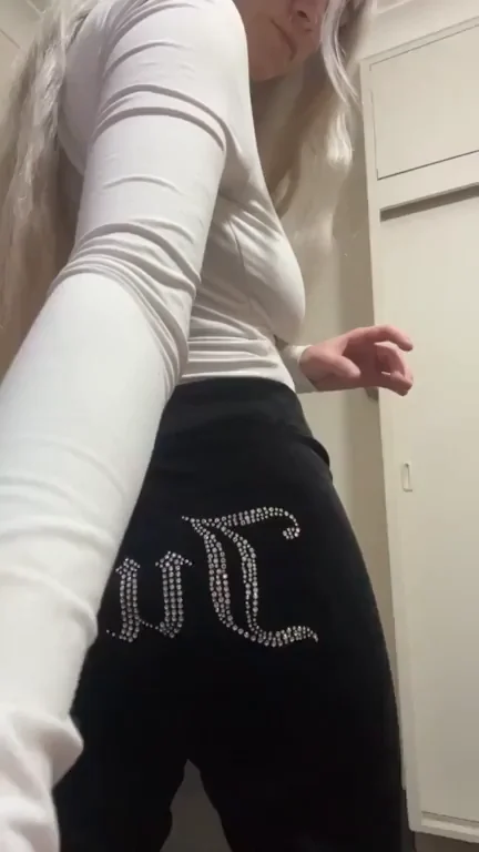 This pale ass needs spanking