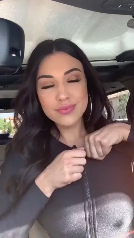 Sooo Hot Car Titty Tease 💦🔥