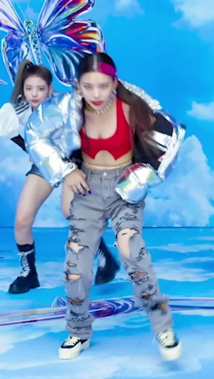 ITZY - Yeji and Chaeryeong
