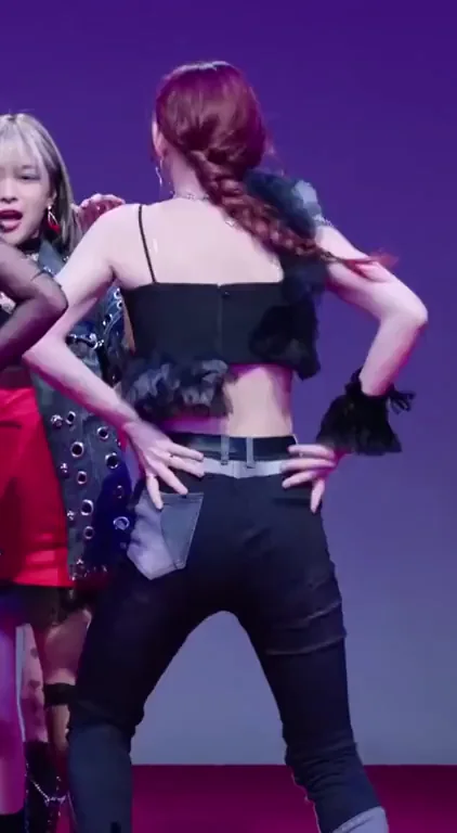 🔥 ITZY Chaeryeong's Slutty Stage Twerk & Tease 🍑💦