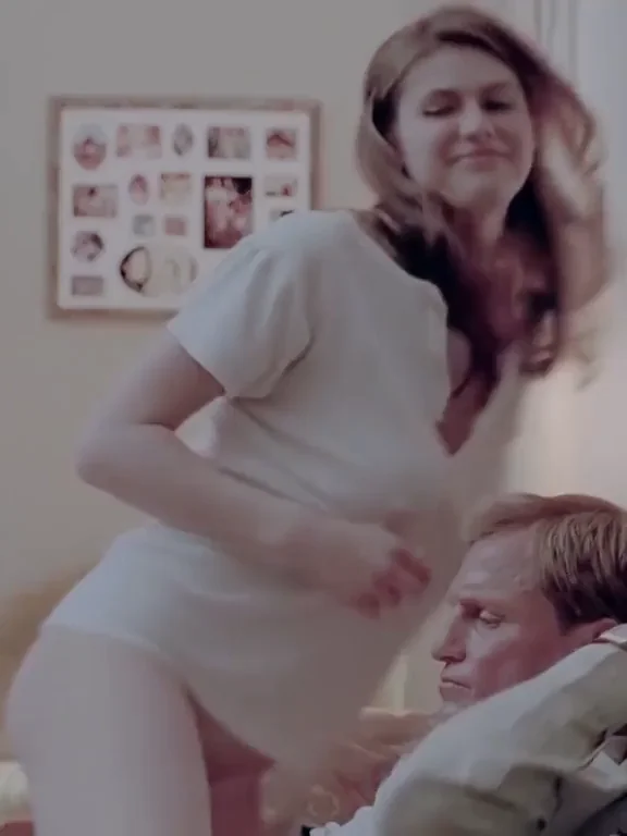Alexandra Daddario pussy flash